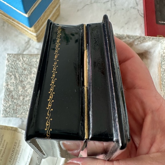 🔥Host Pick🌷 Rare: Russian miniature lacquer box, hand painted and numbered - Picture 6 of 8